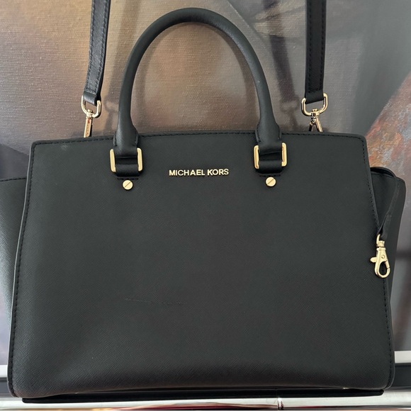 Merry Christmas 🎄🧑‍🎄 Michael Kors black bag, super clean, like new👌👌👌😍😍 - Picture 13 of 15